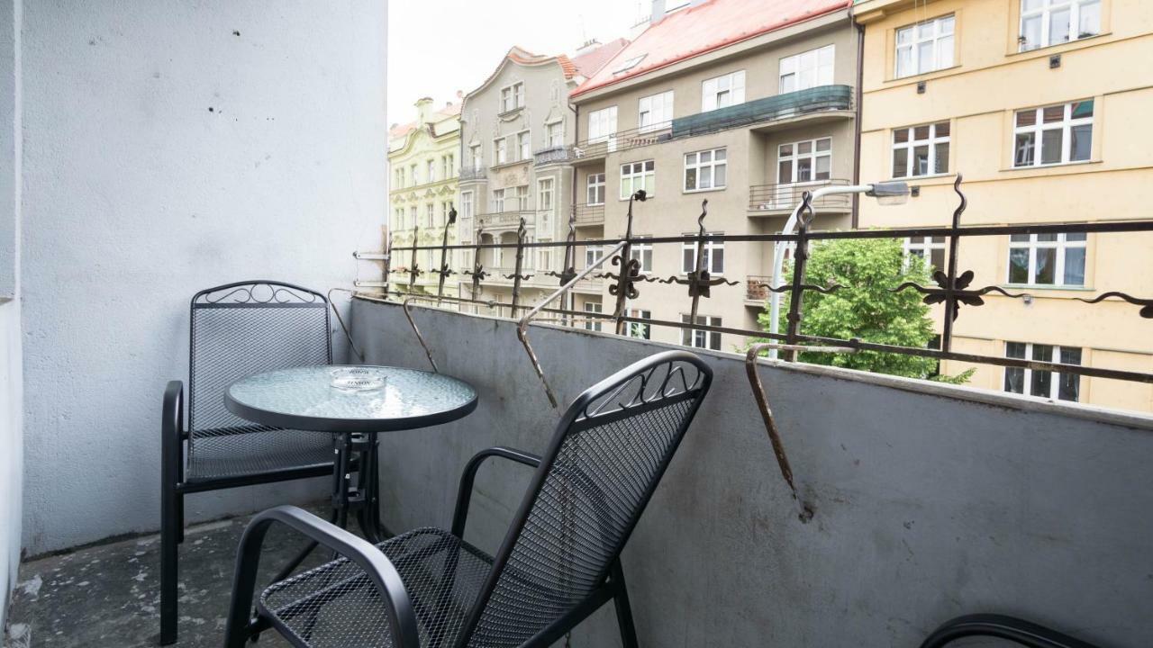 Apartment Four Year Seasons - Walkable To Centre, Metro And Riverside Praga Zewnętrze zdjęcie