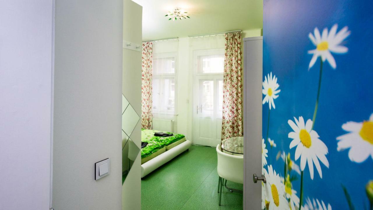 Apartment Four Year Seasons - Walkable To Centre, Metro And Riverside Praga Zewnętrze zdjęcie